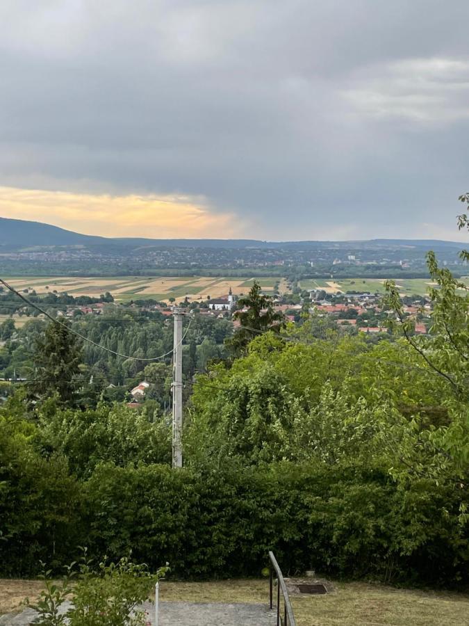 הוילה Tahitófalu Panorama Nyaralo מראה חיצוני תמונה